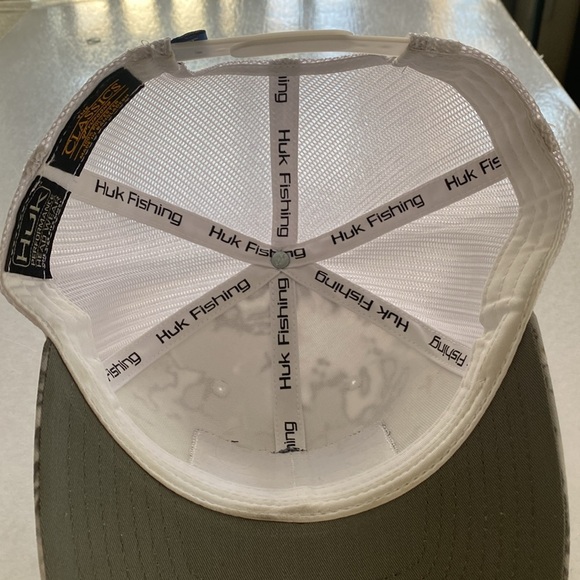 The CLASSICS Yupoong X HUK Men’s Camo Snapback Trucker Hat. - Picture 4 of 5